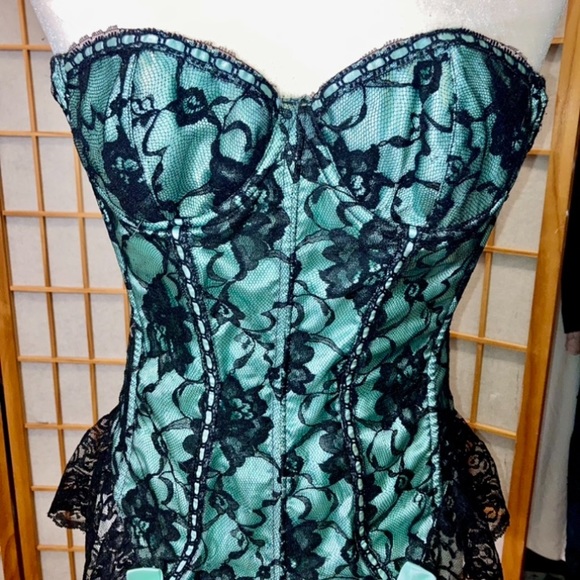 Frederick’s of Hollywood sea foam lace corset - Picture 3 of 15